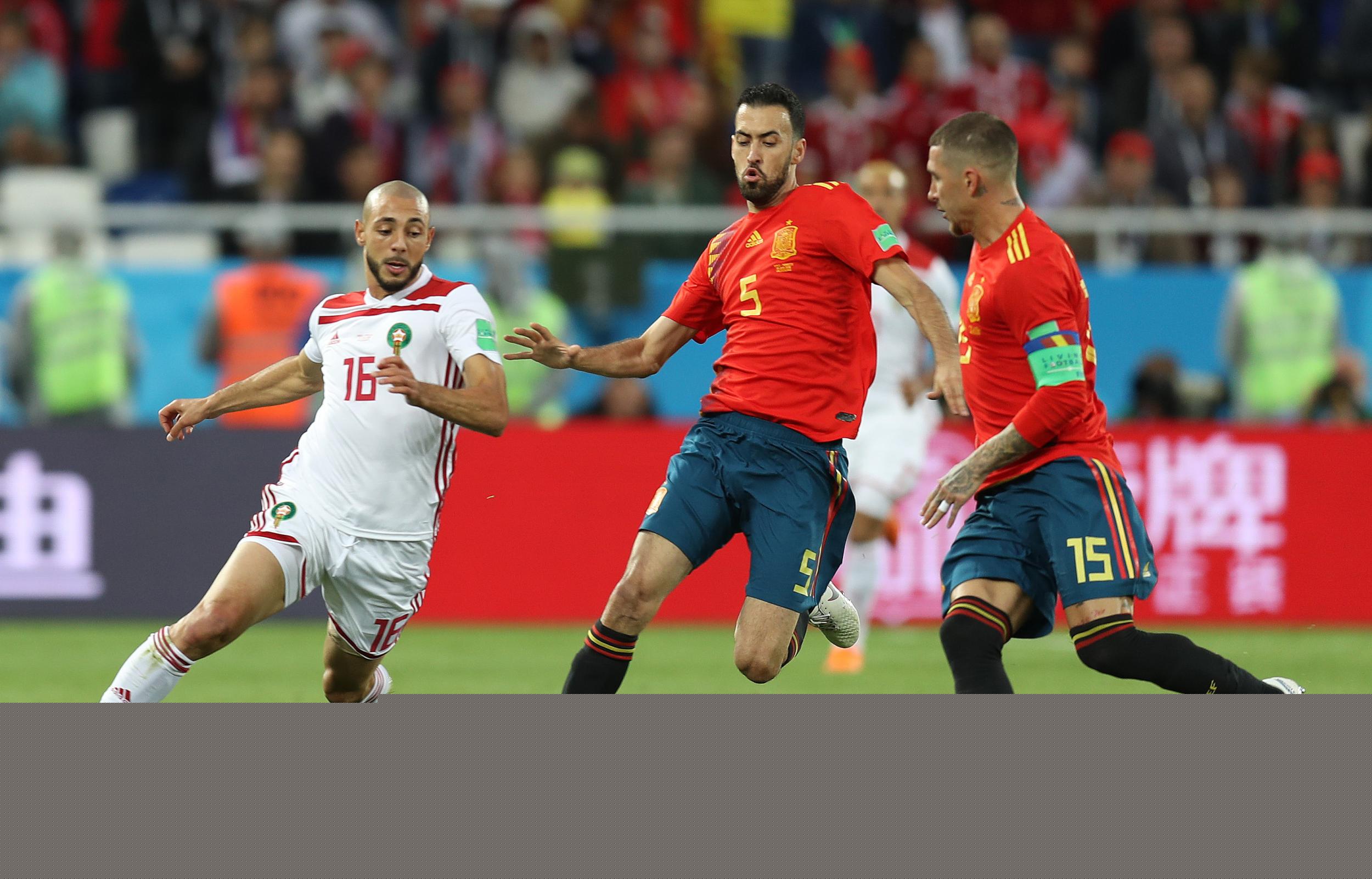 欧冠今夜观赛指南：枪手迎战强敌拜仁，皇马客场出征盼洗颓（欧冠今夜看点：阿森纳硬碰拜仁，皇马客场力求反弹）