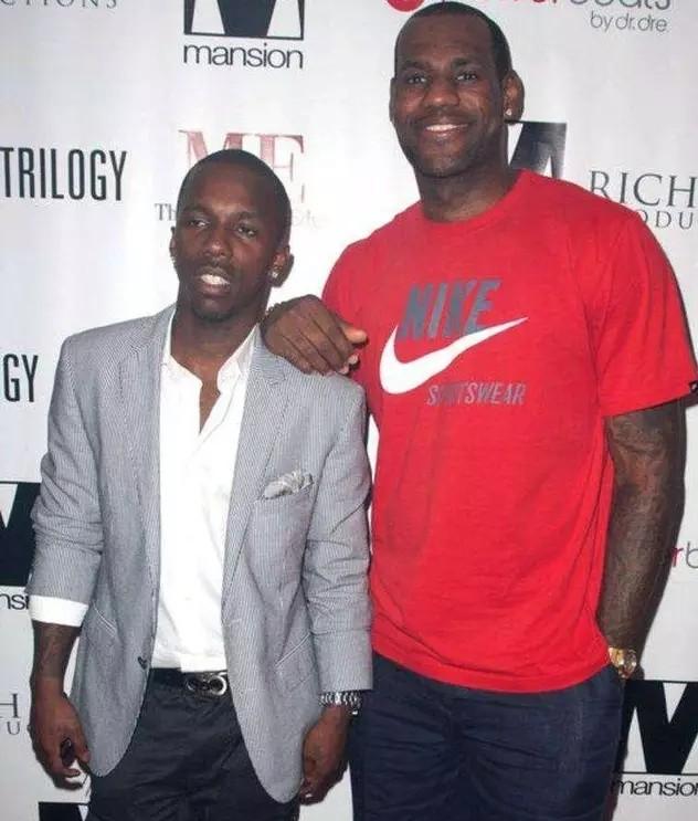 罗体：莫拉塔与妻子再陷情感危机，两人都删了简介中对方信息（罗马体育报：莫拉塔与妻子再现感情危机，二人已从简介移除彼此信息）