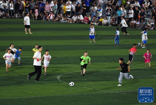 约基奇准三双，穆雷37+7力压福克斯，马刺奇兵7记三分射落掘金（约基奇准三双难救主，穆雷37+7压过福克斯，马刺奇兵7记三分掀翻掘金）