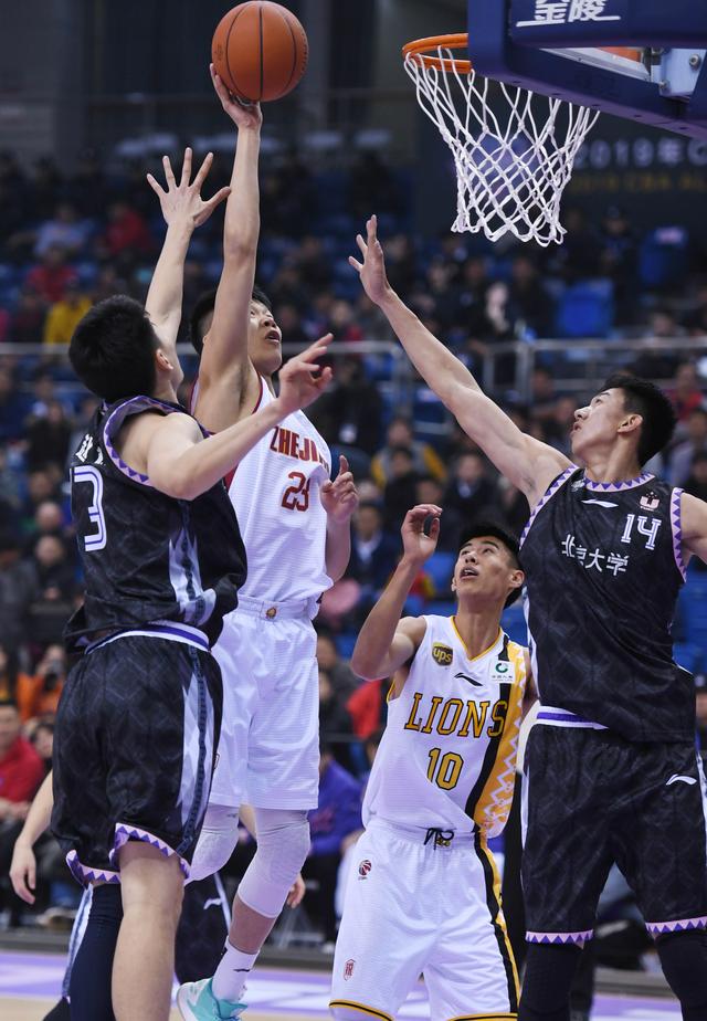 队报盛赞托万：现在他不仅是技术领袖，还是更衣室领袖（队报盛赞托万：他已是球队的技术与更衣室双料领袖）