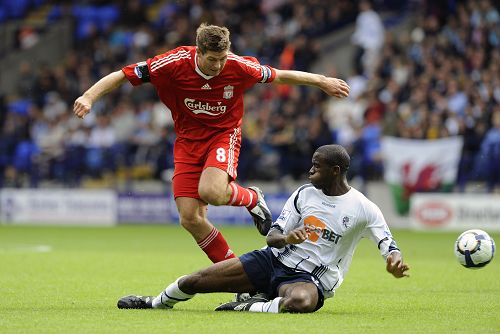 广东男篮在CBA杯赛中以94-80击败广州男篮，奎恩全场高效表现，贡献29分6篮板7助攻5抢断，助力球队取得首胜。（CBA杯：广东94-80力克广州，奎恩高效29分6板7助5断助队迎首胜）