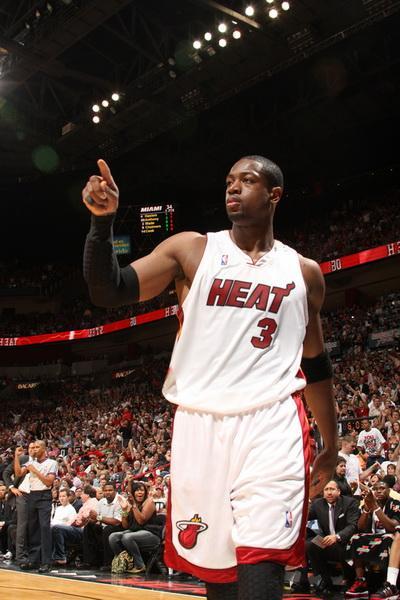 记者提问美国缺乏固定球员，波切蒂诺：谁是固定球员？哪位（记者称美国队缺少固定主力，波切蒂诺反问：谁才算固定球员？）